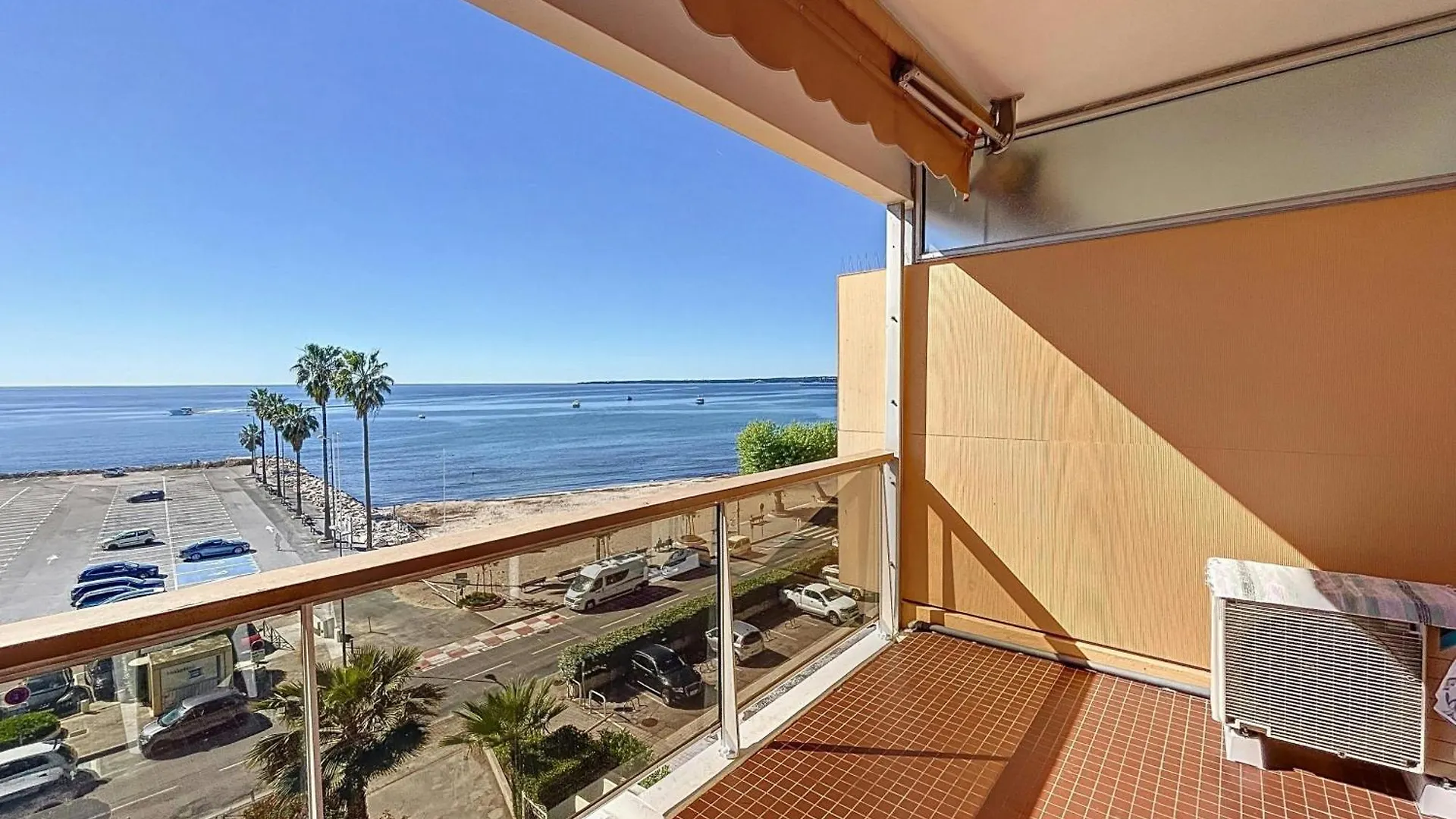 Emily - 2 Couchages - Studio - Vue Mer Golfe-Juan